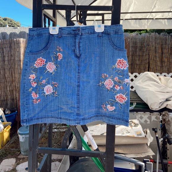 Karen Scott Denim Skirt in Size 6 - Picture 1 of 4